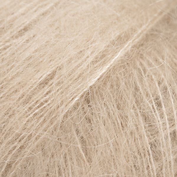 DROPS Kid-Silk Uni Color Garn - 25 g - Hellsand DROPS Kid-Silk Uni Color Garn - 25 g - Hellsand