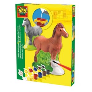Ein Pferd gießen und bemalen Ein Pferd gießen und bemalen