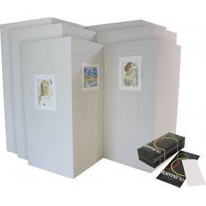 Ausstellungswand und Ordner Ausstellungswand und Ordner