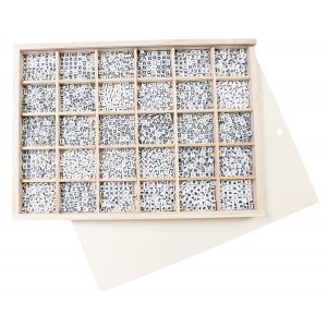 Zahlen- und Buchstabenperlen Holzbox - 1500 Stk Zahlen- und Buchstabenperlen Holzbox - 1500 Stk