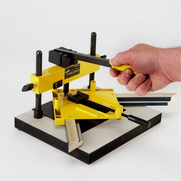 Studiotischler Logan