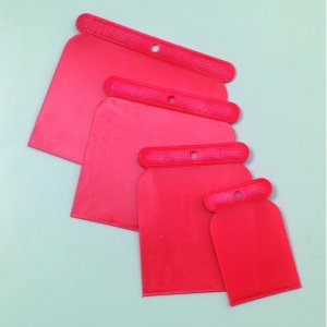 Spachtelset 50 / 75 / 100 / 120 mm - roter Kunststoff, 4-teilig Spachtelset 50 / 75 / 100 / 120 mm - roter Kunststoff, 4-teilig