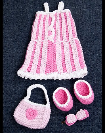 Hkelanleitung - Gehkeltes Kleid, Haarspange, Schuhe und Tasche fr die Puppe