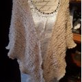 Kundenbild DROPS Alpaca Bouclé Mix Garn - 50 g - Hellbeige (2020)