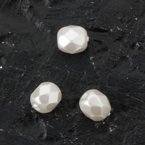 Glaswachsperlen 4 mm Weiß - 40 Stk Glaswachsperlen 4 mm Weiß - 40 Stk