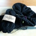 Kundenbild DROPS Flora Uni Color Garn - 50 g - Schwarz (06)