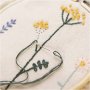 Starten Sie das DIY-Stickset \\\"Blumen\\\".