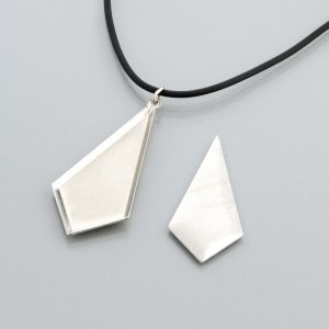 Anhänger für Modelliermaterial mit Band Anhänger für Modelliermaterial mit Band
