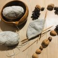 Kundenbild DROPS Flora Mix Garn - 50 g - Hellgrau (03)