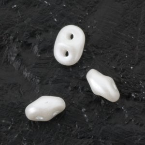 Glaswachsperlen 2,5x5 mm Weiß - 75 Stk Glaswachsperlen 2,5x5 mm Weiß - 75 Stk
