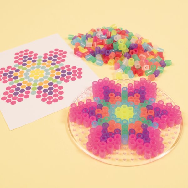 Die Rhrenperle mit flachen 1.000 Glitzerstcken