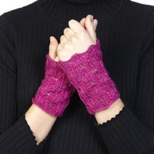 Strickanleitungen - Mustergestrickte, geklöppelte und gehäkelte Pulswärmer Strickanleitungen - Mustergestrickte, geklöppelte und gehäkelte Pulswärmer