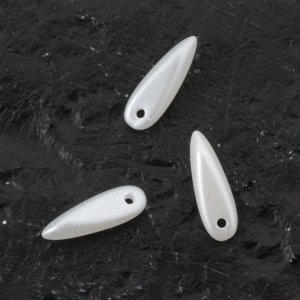 Glaswachsperlen 3x11 mm Weiß - 16 Stk Glaswachsperlen 3x11 mm Weiß - 16 Stk