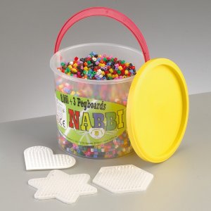 Nabbi® Set aus verschmolzenen Perlen und Perlenplatten - Enthält 8000 Teile in gemischten Grundfarben Nabbi® Set aus verschmolzenen Perlen und Perlenplatten - Enthält 8000 Teile in gemischten Grundfarben