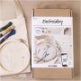 Starten Sie das DIY-Stickset \\\"Blumen\\\".