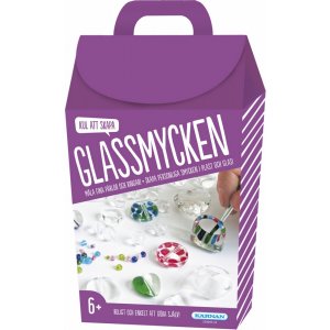 Es macht Spaß, Eiscreme-Schmuck herzustellen Es macht Spaß, Eiscreme-Schmuck herzustellen