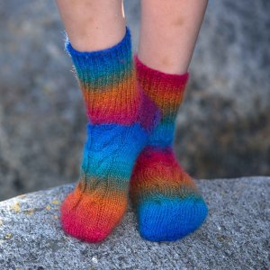 Strickanleitung - Socken mit Zopf (1306-23) Strickanleitung - Socken mit Zopf (1306-23)